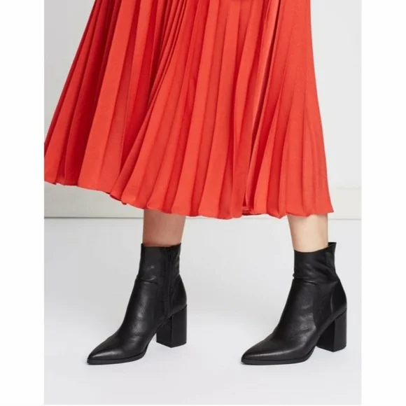 Tony Bianco Brazen Black Leather Ankle Boots Pointed Toe Midi New Size 7.5 - Picture 5 of 13